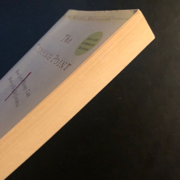 The tipping point book by Malcolm Gladwell - Picture 3 of 3